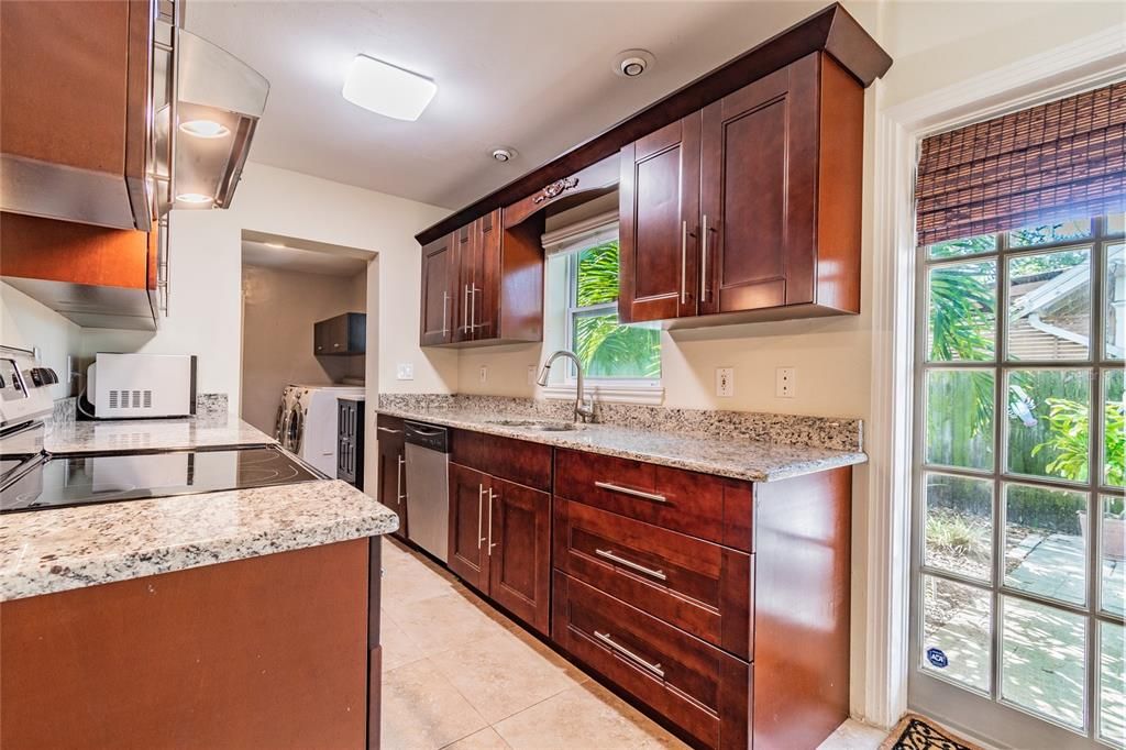 В аренду: $2,800 (2 спален, 2 ванн, 1200 Квадратных фут)