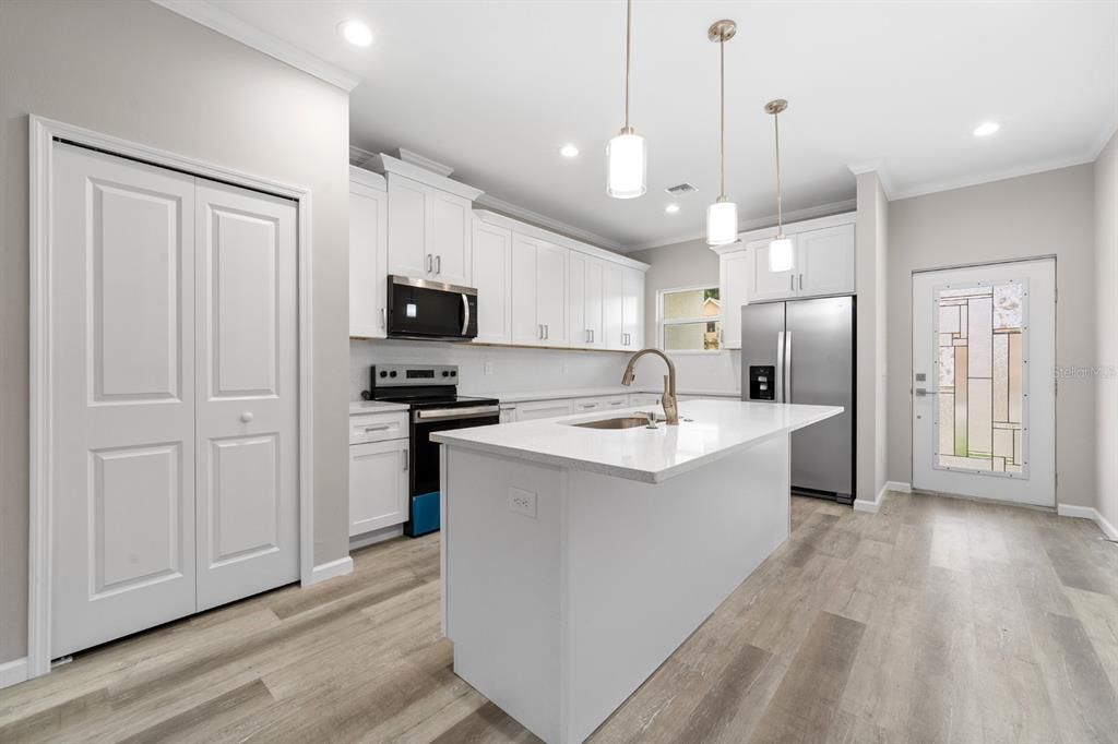 For Sale: $380,000 (3 beds, 2 baths, 1246 Square Feet)