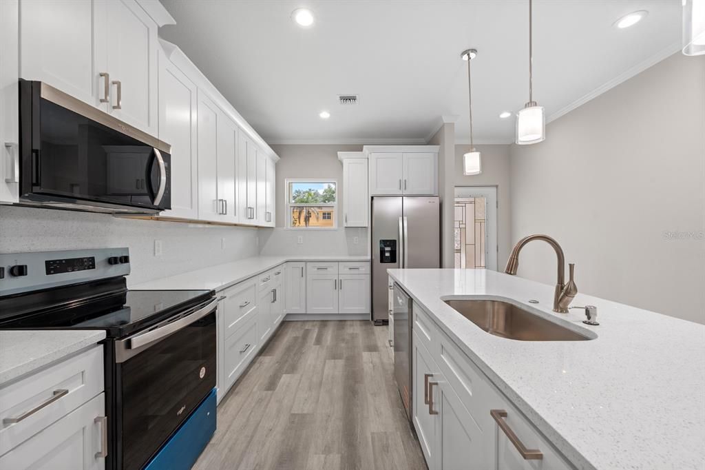 For Sale: $380,000 (3 beds, 2 baths, 1246 Square Feet)