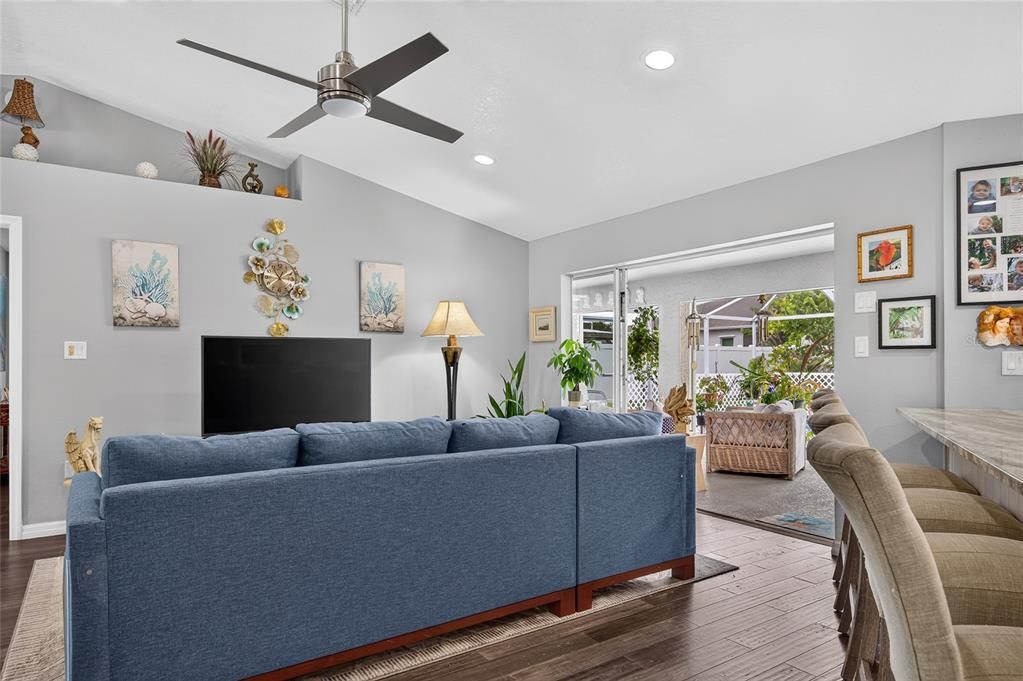 Activo con contrato: $379,000 (3 camas, 2 baños, 1758 Pies cuadrados)