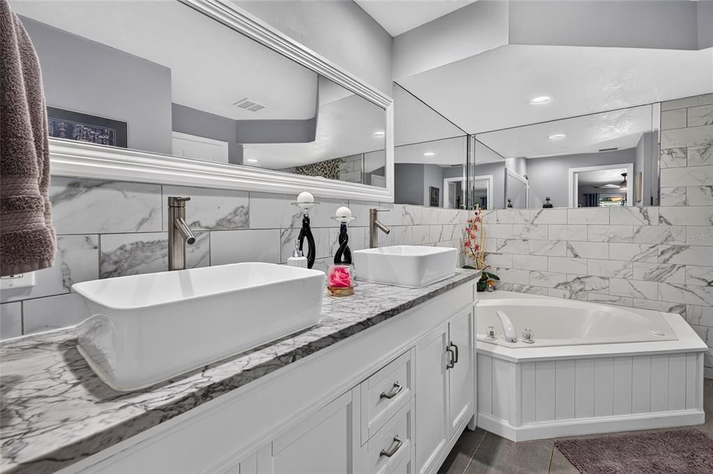 Activo con contrato: $379,000 (3 camas, 2 baños, 1758 Pies cuadrados)
