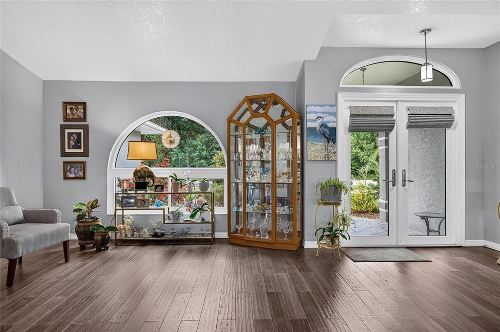 Activo con contrato: $379,000 (3 camas, 2 baños, 1758 Pies cuadrados)