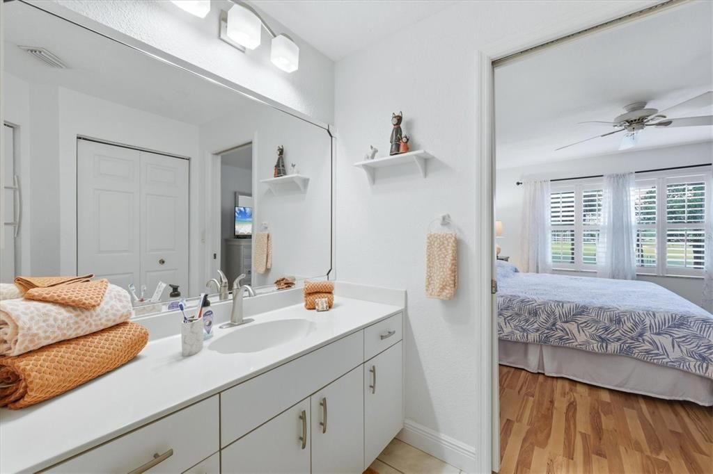 На продажу: $199,900 (2 спален, 2 ванн, 1255 Квадратных фут)
