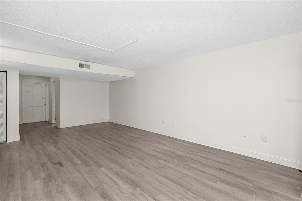 For Sale: $145,000 (2 beds, 2 baths, 1060 Square Feet)