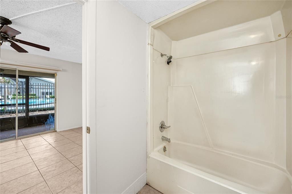 For Sale: $145,000 (2 beds, 2 baths, 1060 Square Feet)