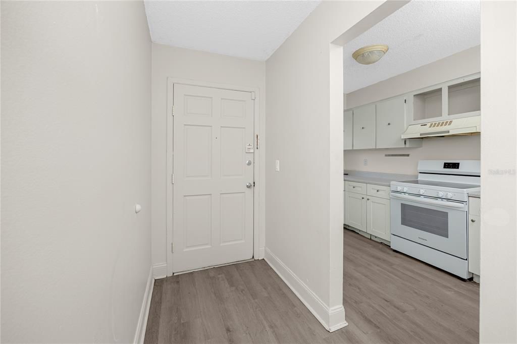 For Sale: $145,000 (2 beds, 2 baths, 1060 Square Feet)