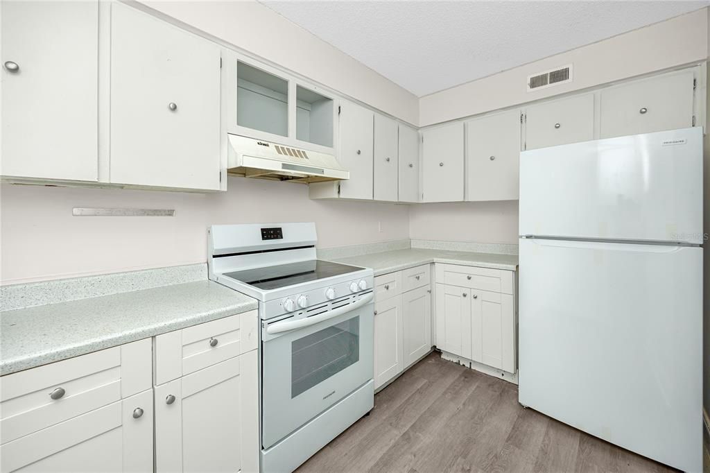 For Sale: $145,000 (2 beds, 2 baths, 1060 Square Feet)