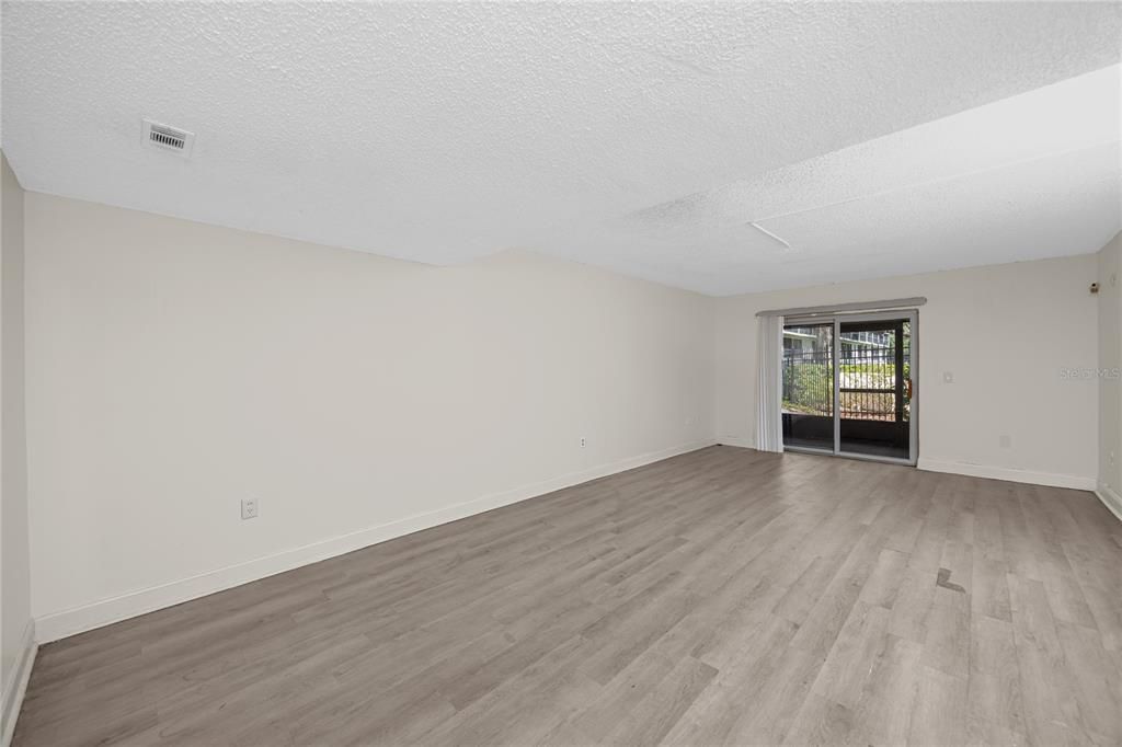 For Sale: $145,000 (2 beds, 2 baths, 1060 Square Feet)
