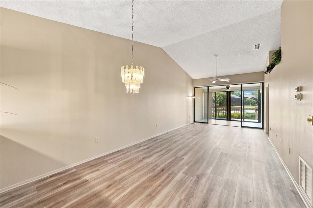 For Sale: $295,000 (2 beds, 2 baths, 1064 Square Feet)
