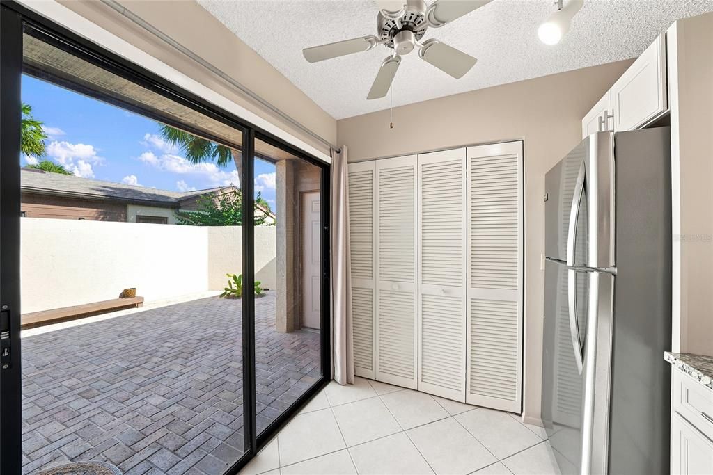 For Sale: $295,000 (2 beds, 2 baths, 1064 Square Feet)