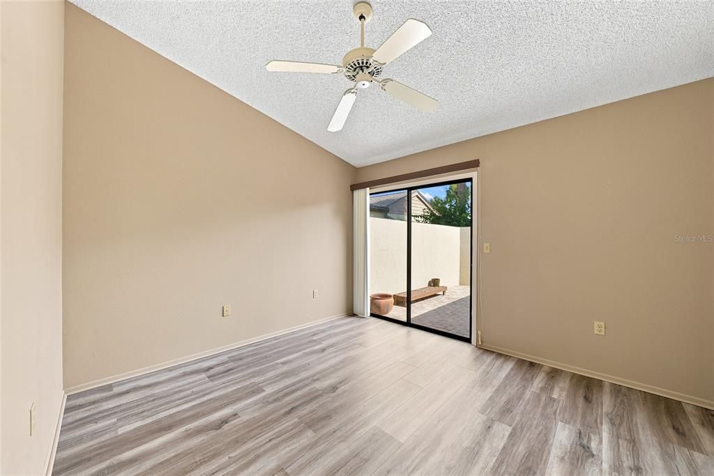For Sale: $295,000 (2 beds, 2 baths, 1064 Square Feet)