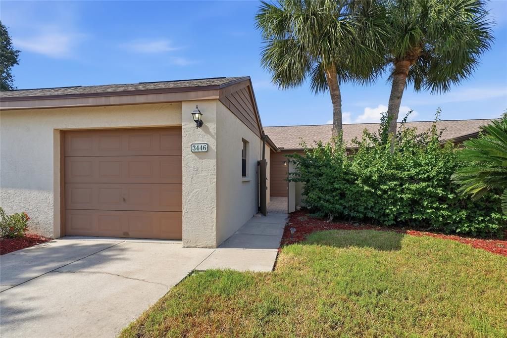 For Sale: $295,000 (2 beds, 2 baths, 1064 Square Feet)