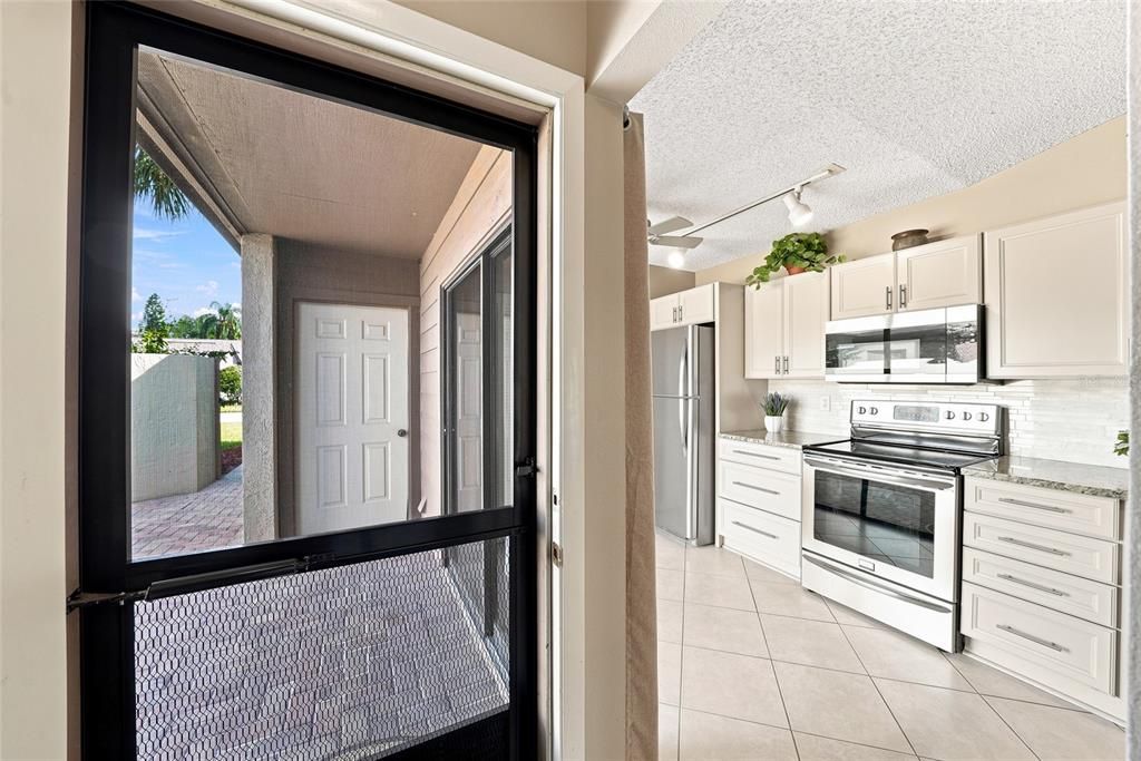 For Sale: $295,000 (2 beds, 2 baths, 1064 Square Feet)