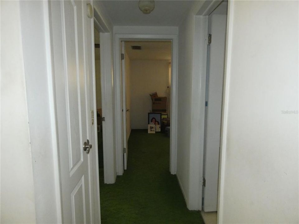 For Sale: $229,900 (2 beds, 1 baths, 1128 Square Feet)
