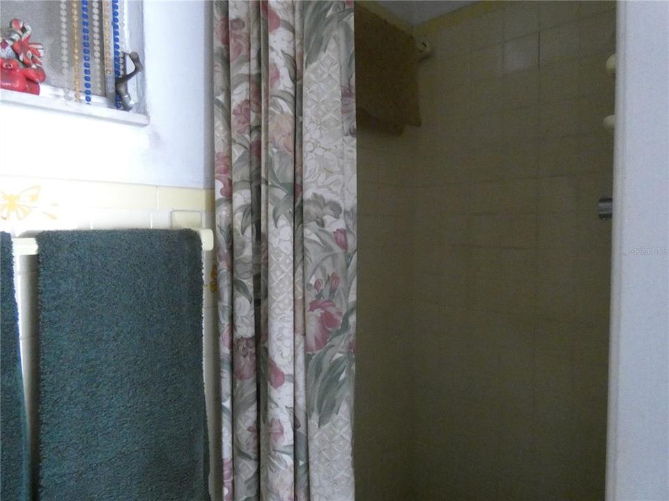 For Sale: $229,900 (2 beds, 1 baths, 1128 Square Feet)