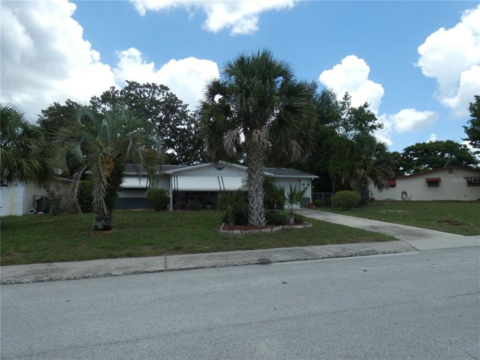 For Sale: $229,900 (2 beds, 1 baths, 1128 Square Feet)