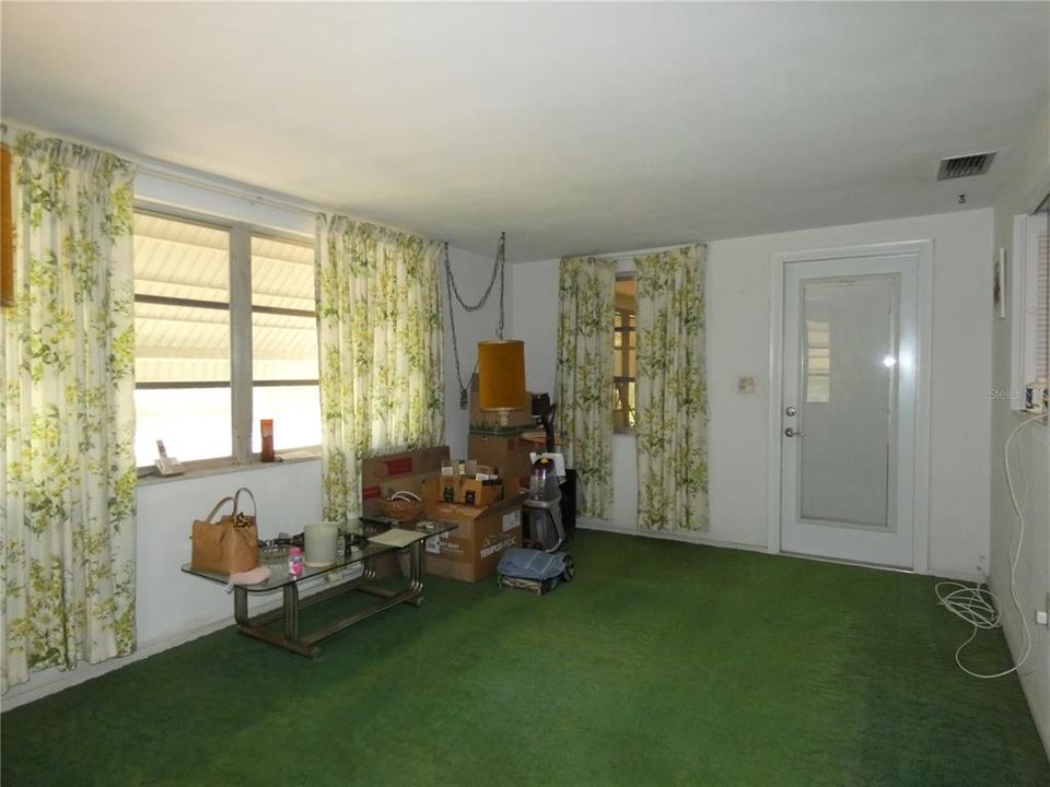 For Sale: $229,900 (2 beds, 1 baths, 1128 Square Feet)