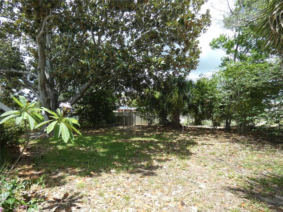 For Sale: $229,900 (2 beds, 1 baths, 1128 Square Feet)