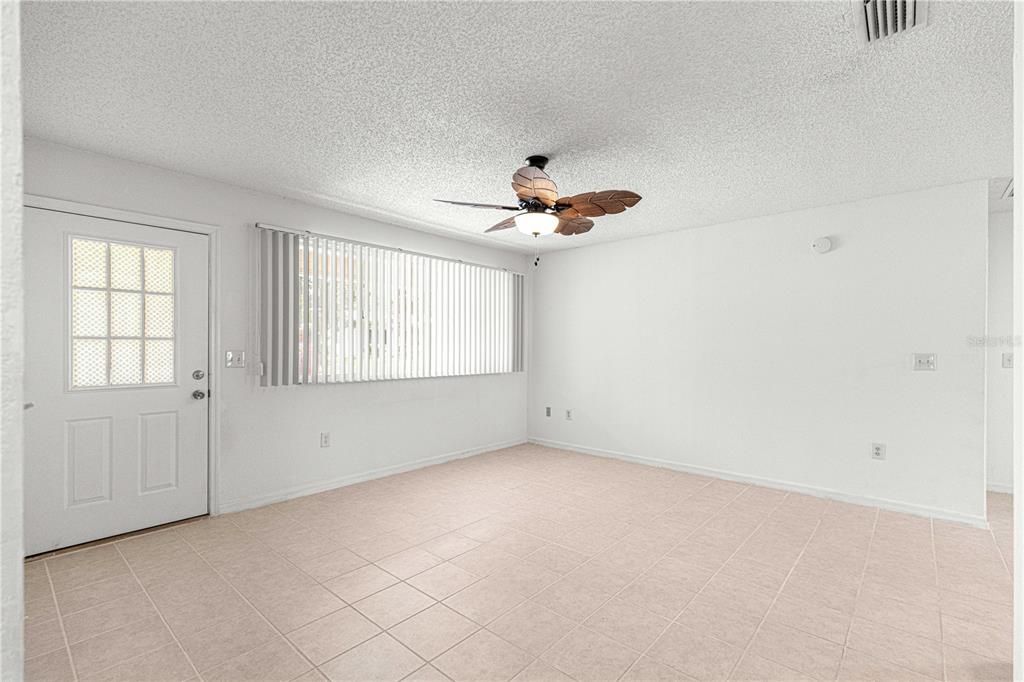 En Venta: $181,500 (2 camas, 2 baños, 1180 Pies cuadrados)