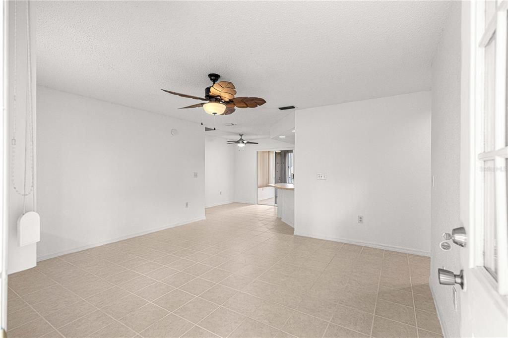 En Venta: $181,500 (2 camas, 2 baños, 1180 Pies cuadrados)