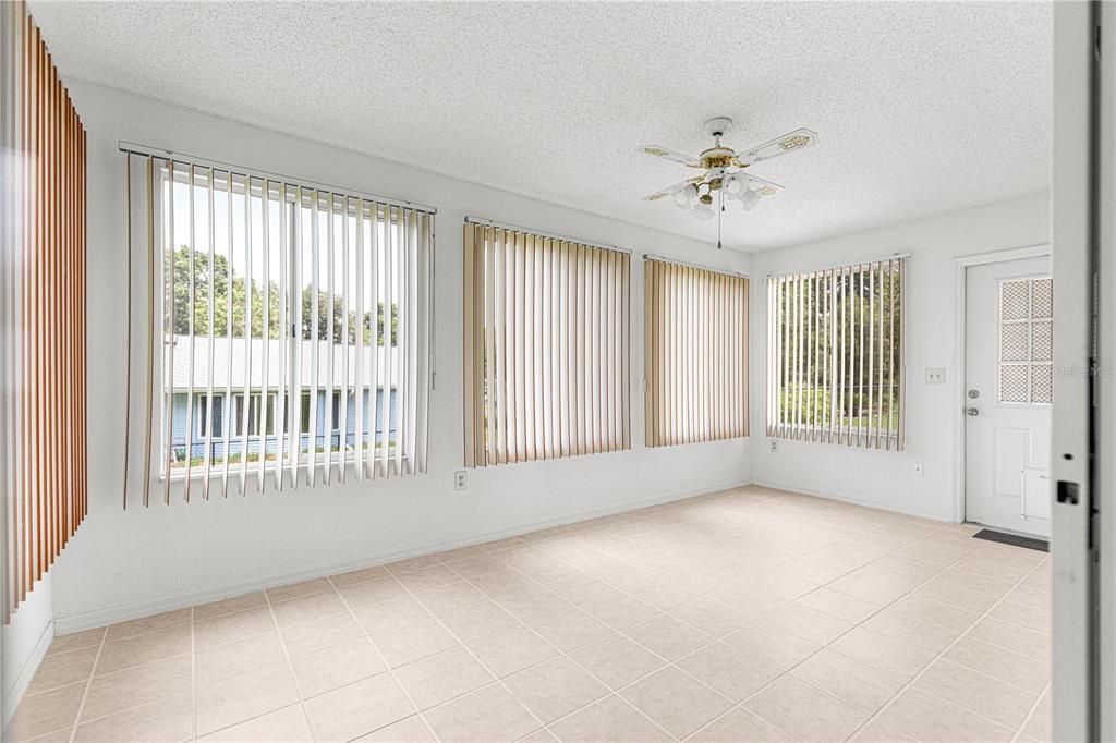 En Venta: $181,500 (2 camas, 2 baños, 1180 Pies cuadrados)