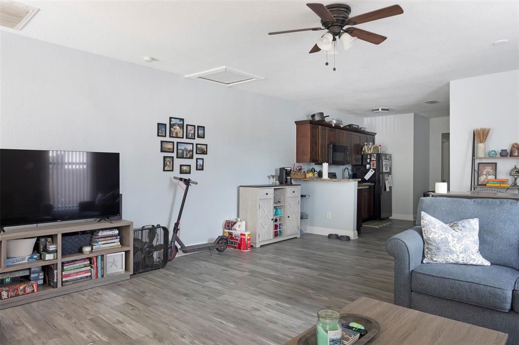 En Venta: $549,000 (4 camas, 0 baños, 1901 Pies cuadrados)