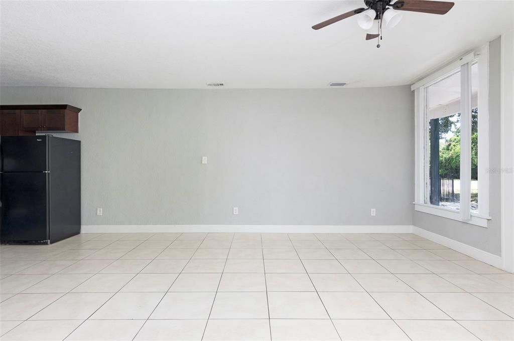 En Venta: $549,000 (4 camas, 0 baños, 1901 Pies cuadrados)