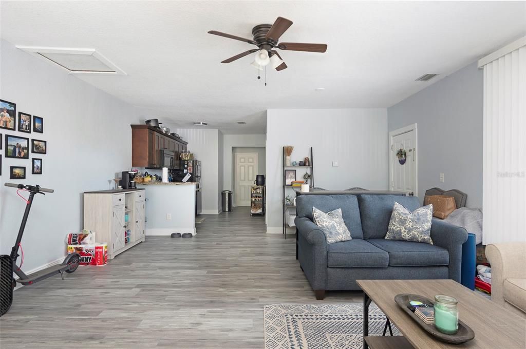En Venta: $549,000 (4 camas, 0 baños, 1901 Pies cuadrados)