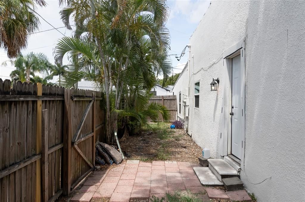 En Venta: $549,000 (4 camas, 0 baños, 1901 Pies cuadrados)