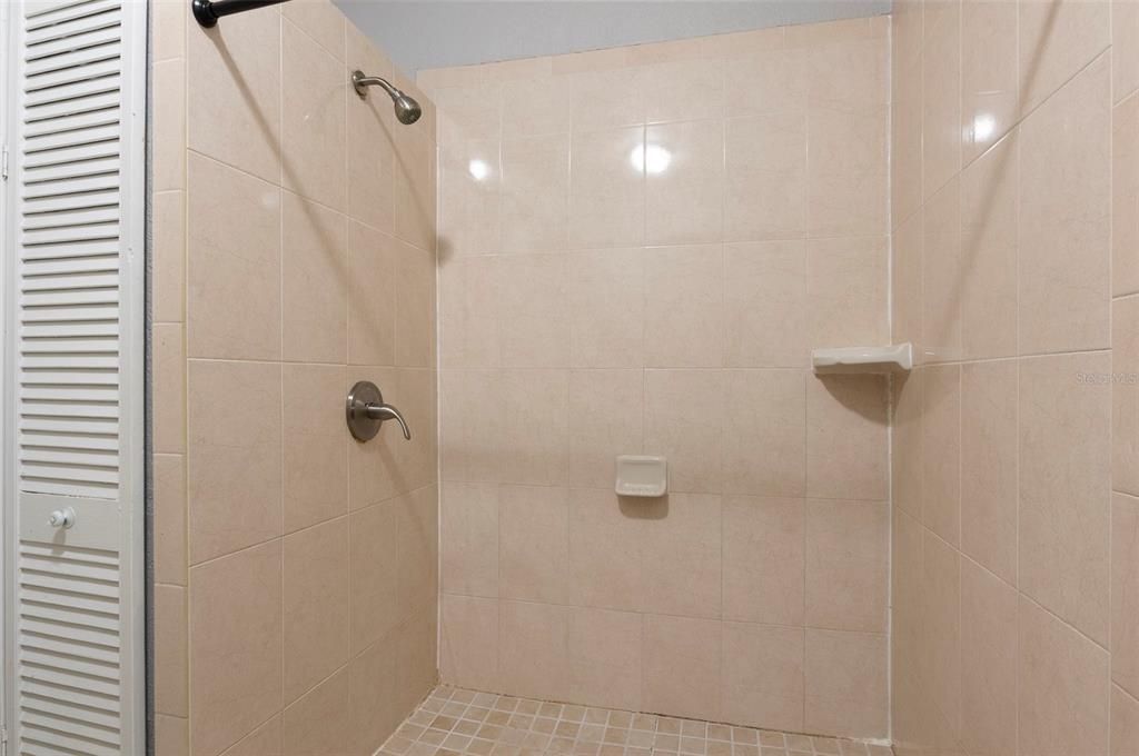 En Venta: $549,000 (4 camas, 0 baños, 1901 Pies cuadrados)
