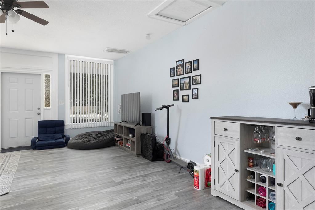 En Venta: $549,000 (4 camas, 0 baños, 1901 Pies cuadrados)