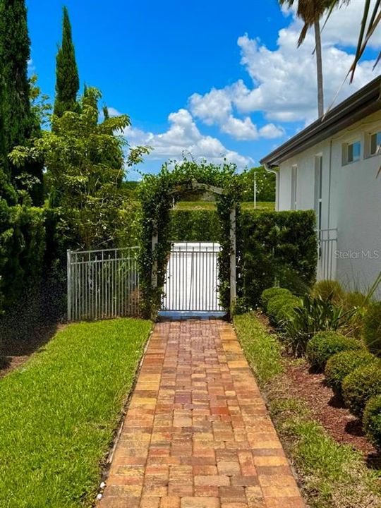 En Venta: $1,250,000 (5 camas, 4 baños, 3803 Pies cuadrados)