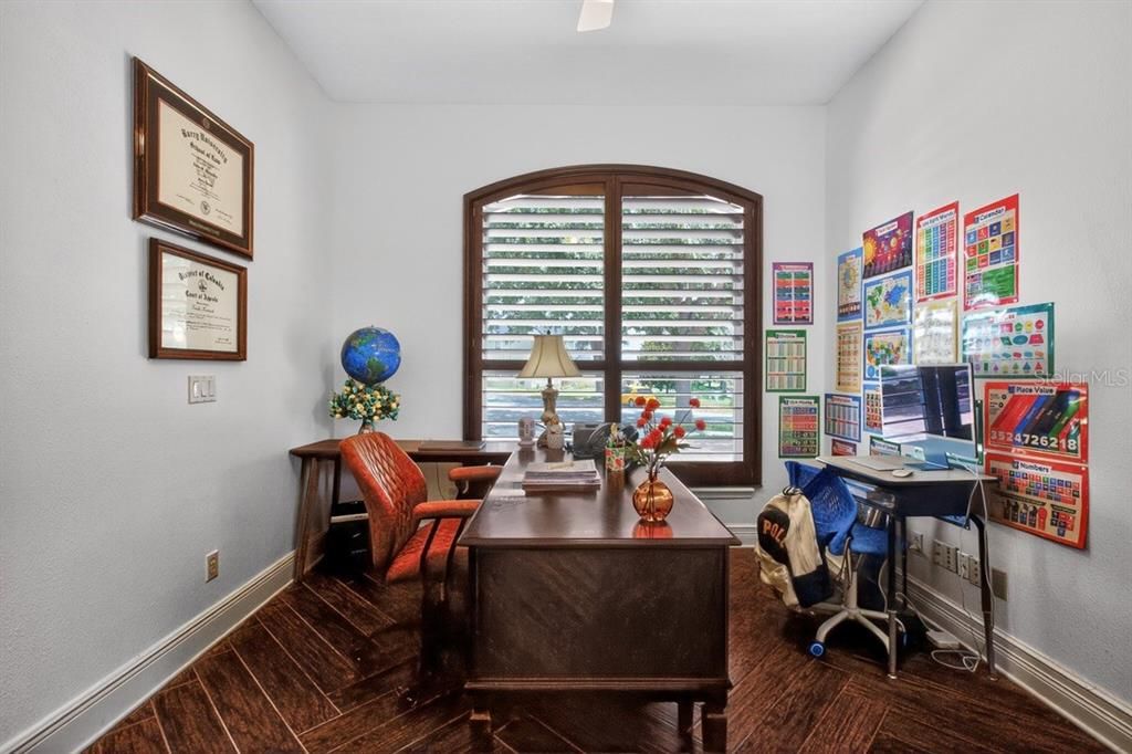 En Venta: $1,250,000 (5 camas, 4 baños, 3803 Pies cuadrados)