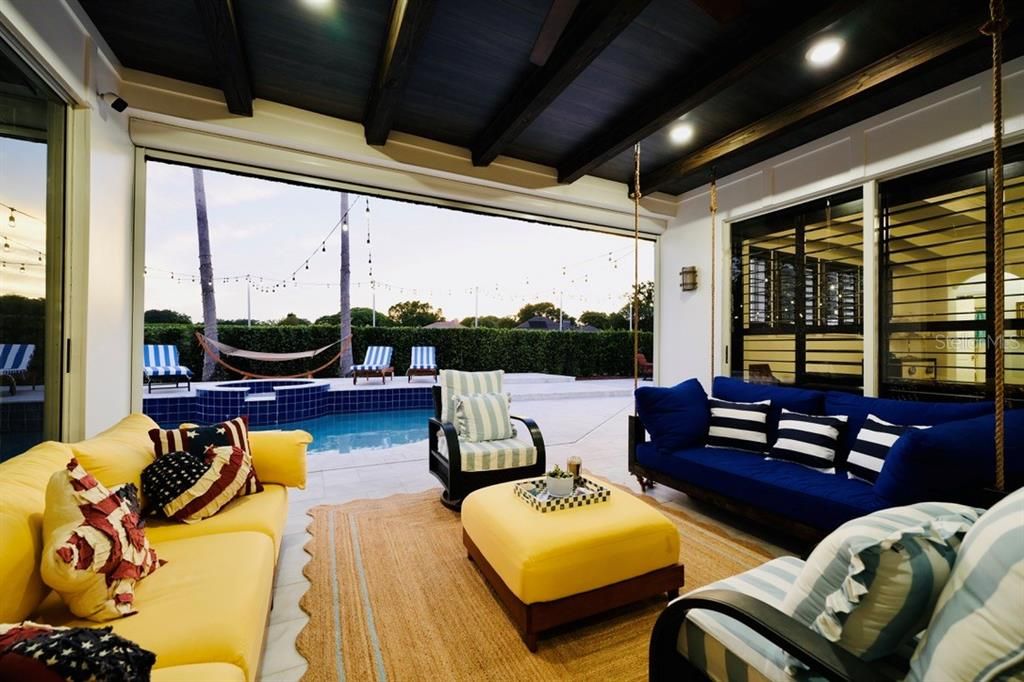 En Venta: $1,250,000 (5 camas, 4 baños, 3803 Pies cuadrados)