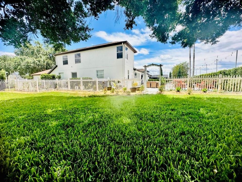 En Venta: $1,250,000 (5 camas, 4 baños, 3803 Pies cuadrados)