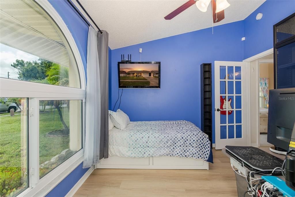 En Venta: $410,000 (3 camas, 2 baños, 1591 Pies cuadrados)