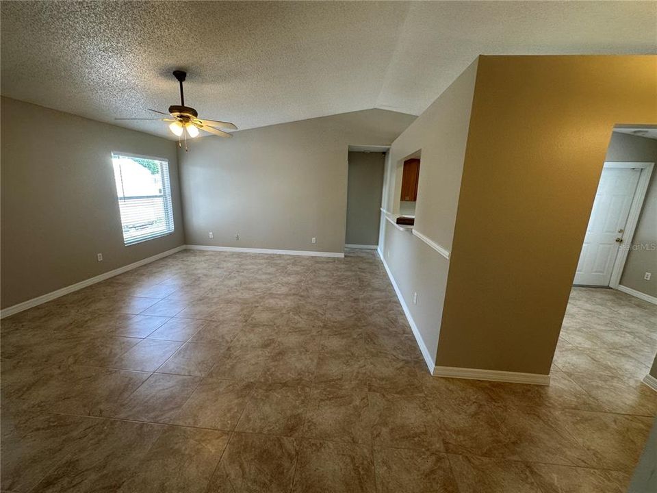 В аренду: $1,995 (3 спален, 2 ванн, 1334 Квадратных фут)