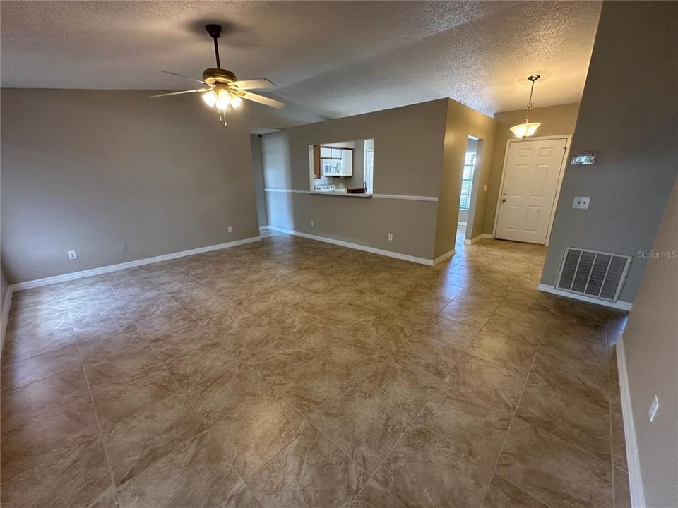 В аренду: $1,995 (3 спален, 2 ванн, 1334 Квадратных фут)