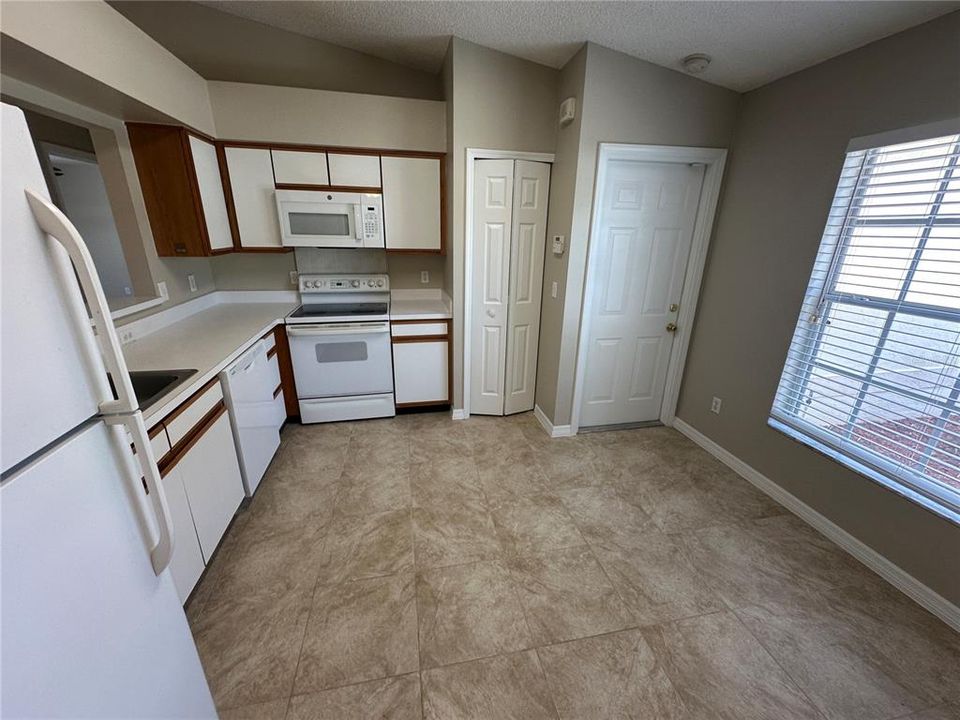 В аренду: $1,995 (3 спален, 2 ванн, 1334 Квадратных фут)
