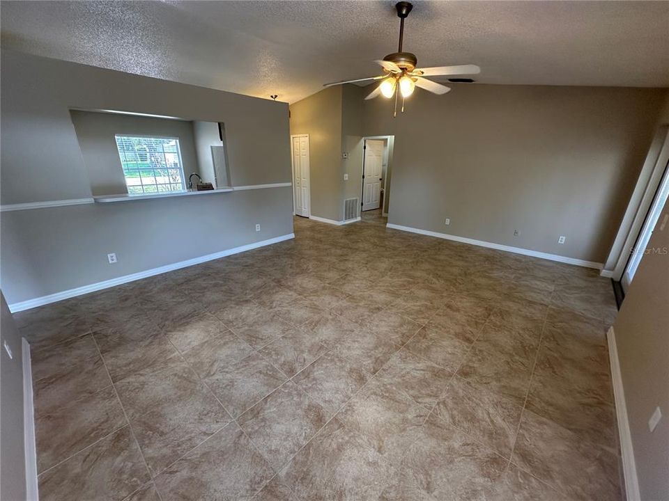 В аренду: $1,995 (3 спален, 2 ванн, 1334 Квадратных фут)