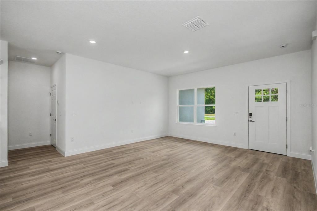 На продажу: $249,900 (3 спален, 2 ванн, 1427 Квадратных фут)