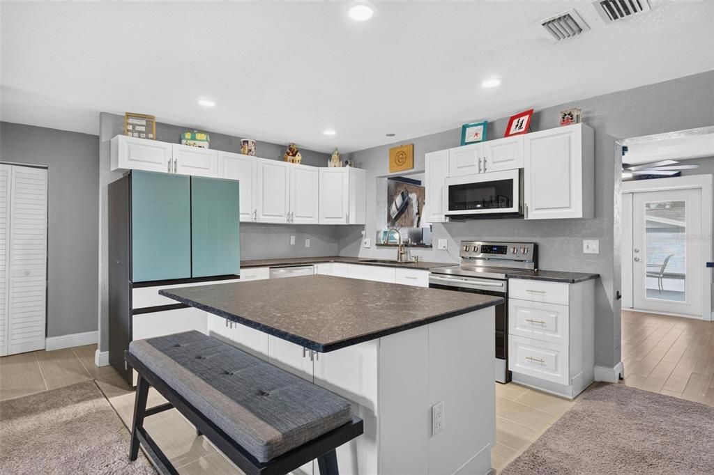 For Sale: $450,000 (3 beds, 2 baths, 1656 Square Feet)