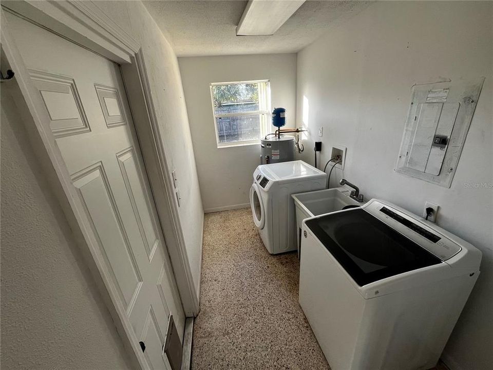 For Sale: $244,999 (3 beds, 2 baths, 1176 Square Feet)