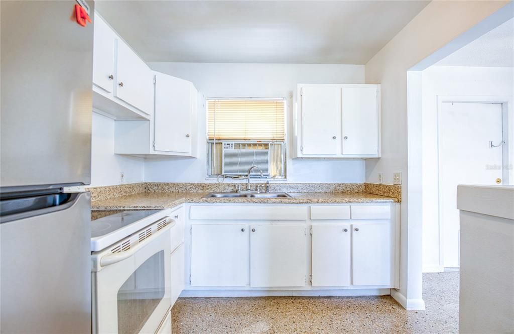 En Venta: $295,000 (3 camas, 1 baños, 986 Pies cuadrados)