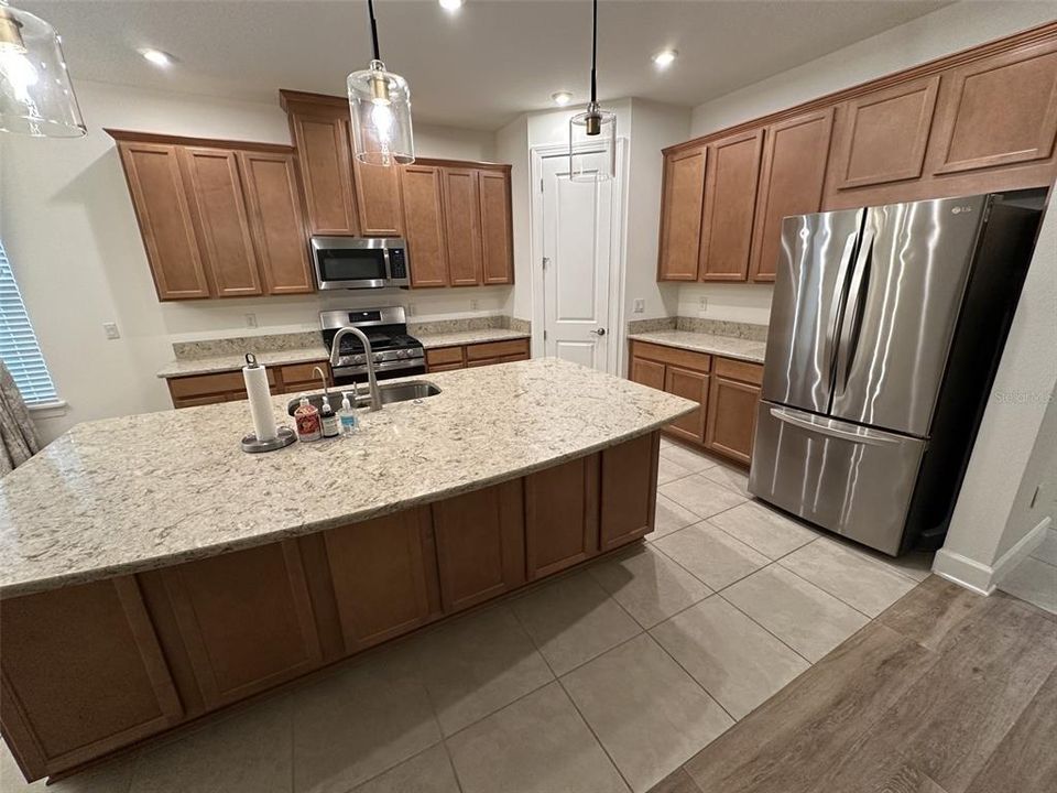 В аренду: $2,950 (3 спален, 3 ванн, 2078 Квадратных фут)