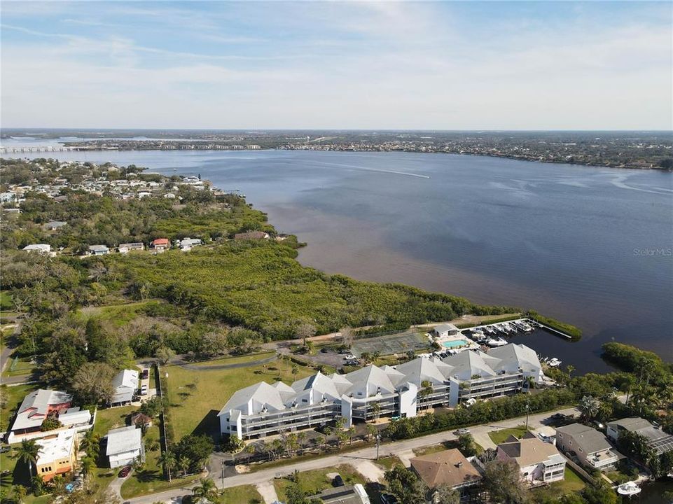 На продажу: $330,000 (2 спален, 2 ванн, 1385 Квадратных фут)