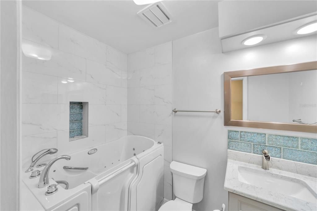 На продажу: $330,000 (2 спален, 2 ванн, 1385 Квадратных фут)