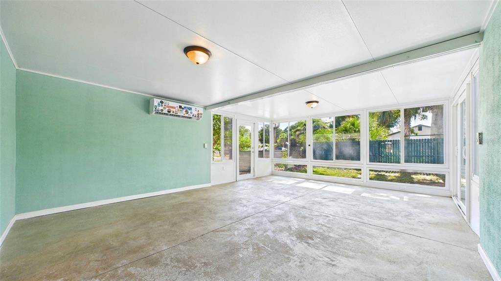 For Sale: $448,500 (2 beds, 1 baths, 1368 Square Feet)