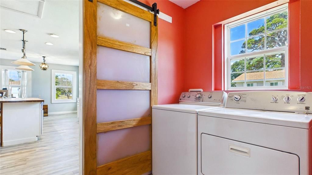 For Sale: $448,500 (2 beds, 1 baths, 1368 Square Feet)