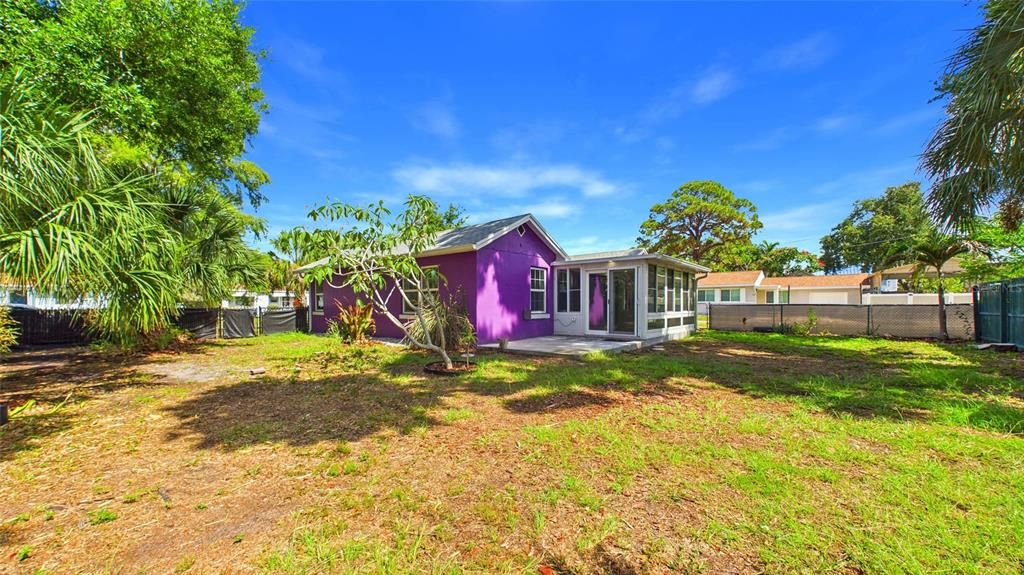 For Sale: $448,500 (2 beds, 1 baths, 1368 Square Feet)